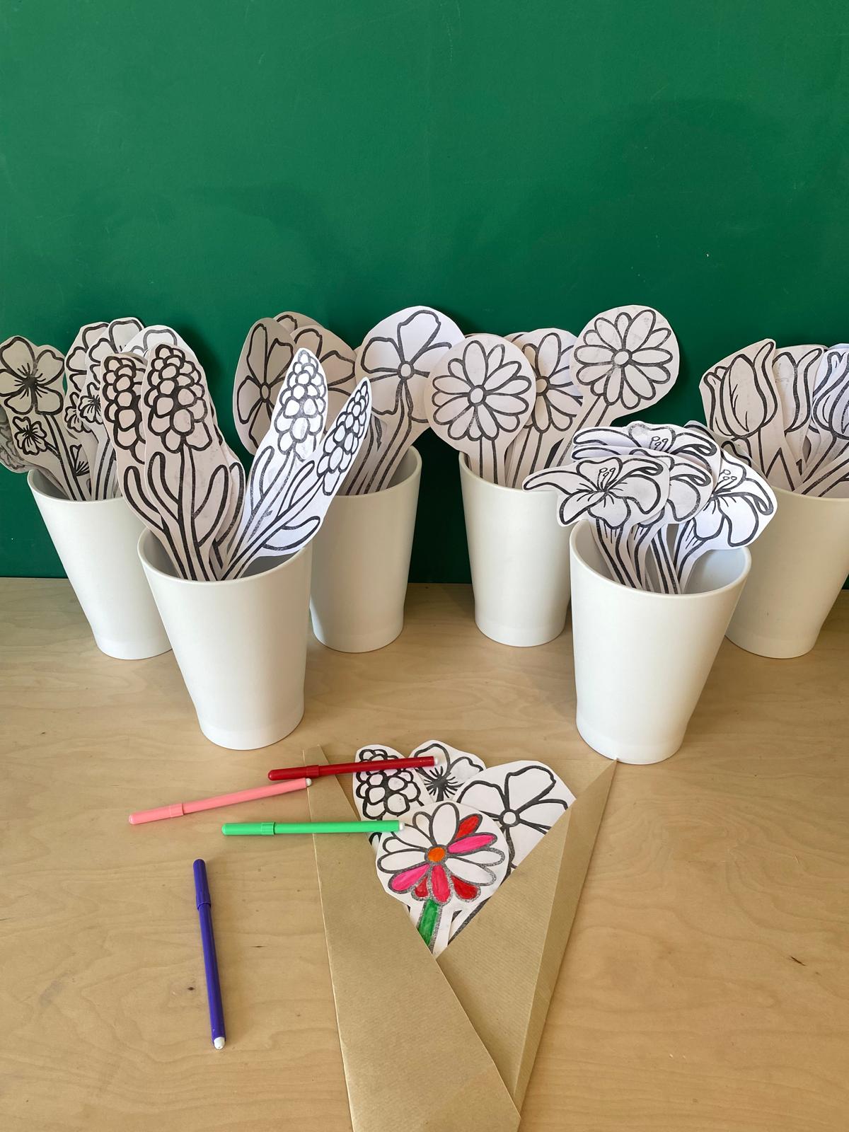 En autonomie parentalité à Lille : Le petit fleuriste : colorie ton bouquet pour la fête des mères ! (2-8 ans)