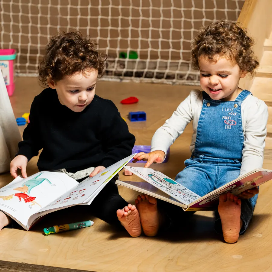 un espace dédié aux enfants, des jeux et des livres